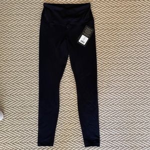 NEVER BEEN WORN BLACK YOGA PANTS